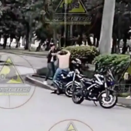 Pelea de motoristas.  ,Captura de pantalla video X.