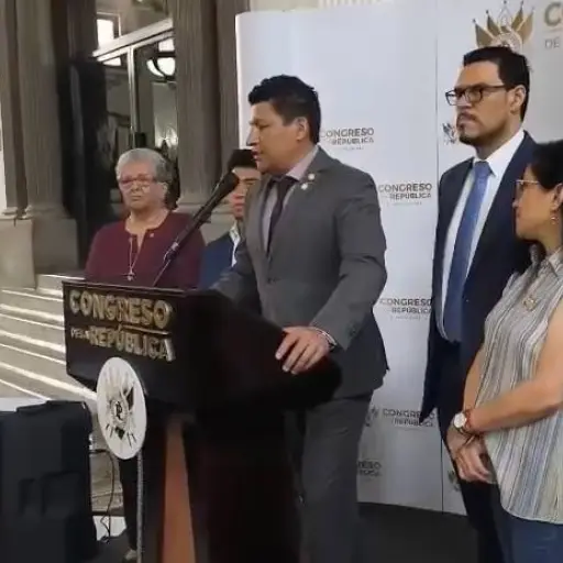 El diputado Raúl Barrera, de Semilla, explica la acción planteada ante la CC por el tema del Decreto 7-2025. ,Omar Solís/Emisoras Unidas