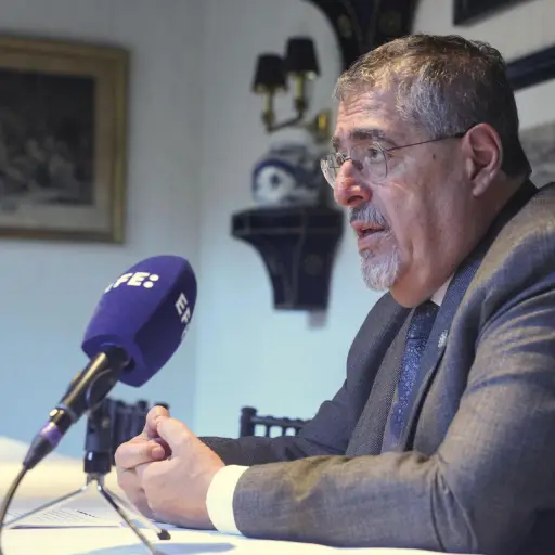 El presidente de Guatemala, Bernardo Arévalo de León, durante una entrevista con EFE en Bruselas en la que afirmó este jueves que el apoyo de la Unión Europea (UE) fue 