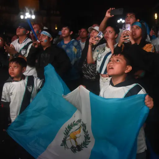 Aficionados durante el duelo entre Panamá-Guatemala en La Plaza