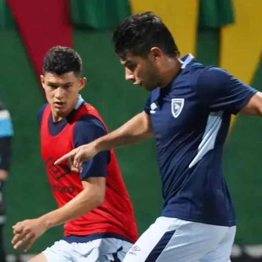 Jesús López en pleno entrenamiento de la Selección Nacional de Guatemala en Surinam 