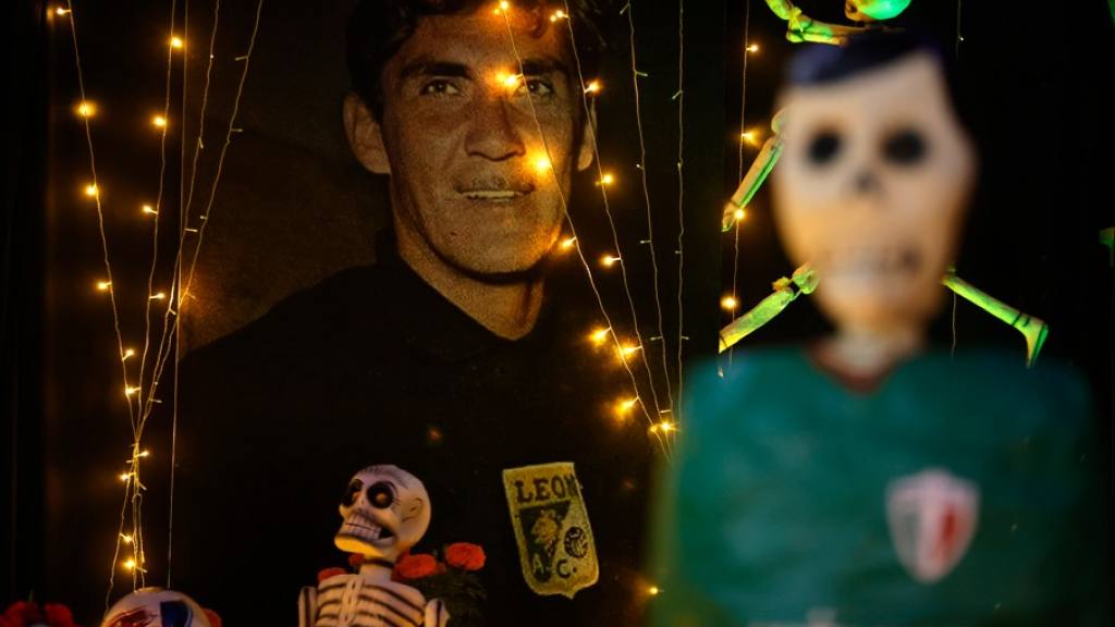Altar de muertos en México: Maradona y Pelé | EFE