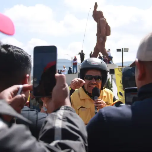 Poema de Fredy López al migrante, en Salcajá, Quetzaltenango - Alex Meoño