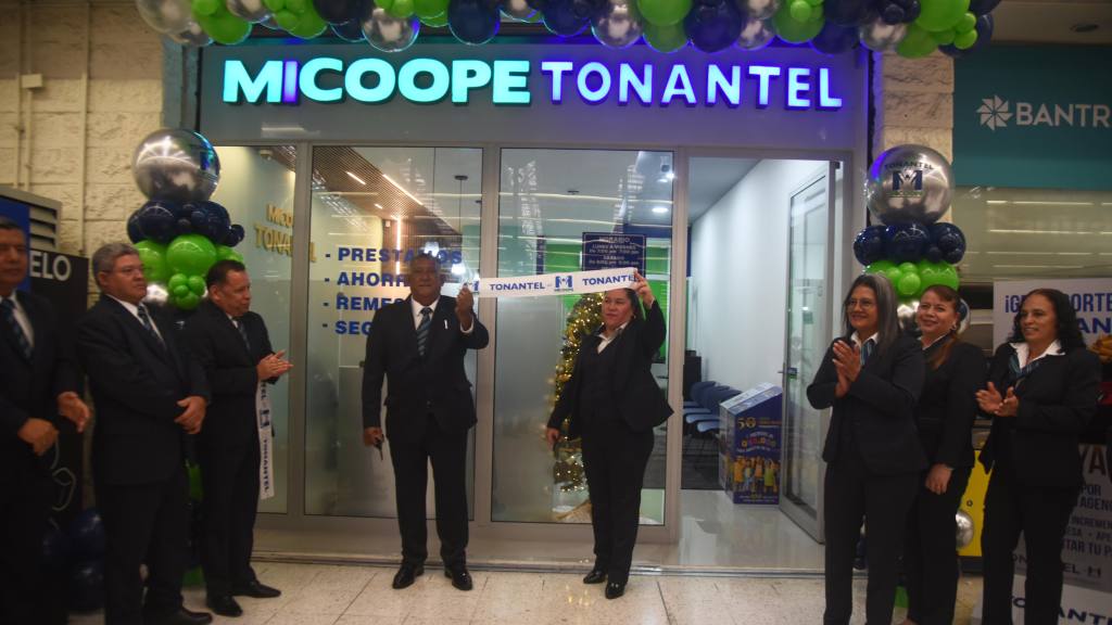 Micoope Tonantel inauguración sede en Walmart Roosevelt  | Omar Solís