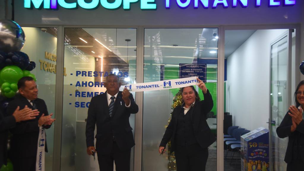 Micoope Tonantel inauguración sede en Walmart Roosevelt  | Omar Solís