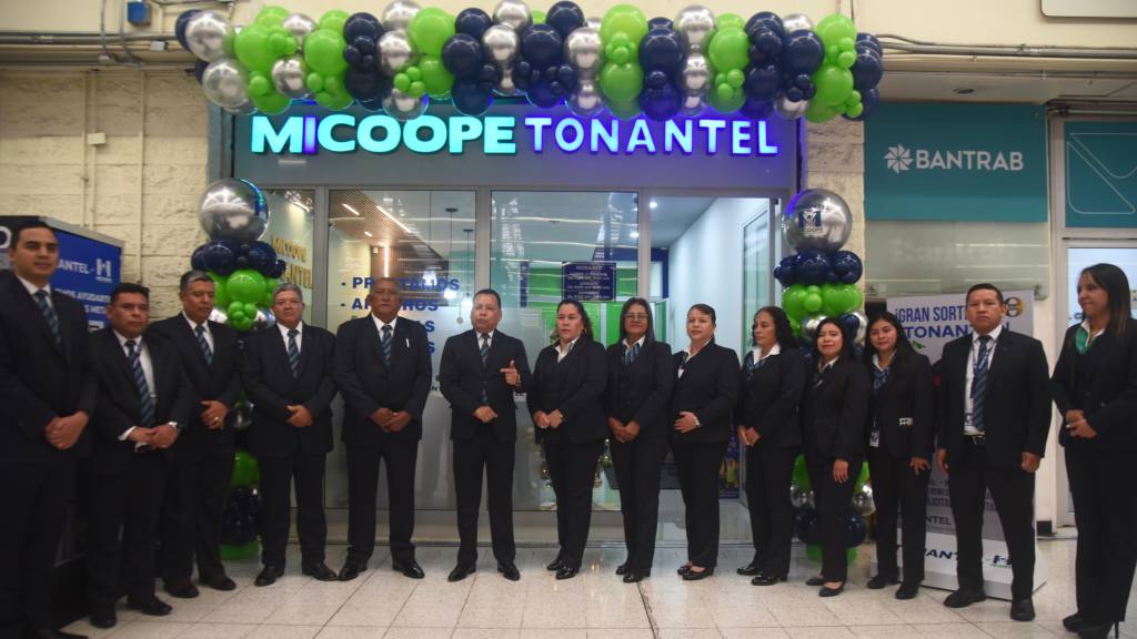 Micoope Tonantel inauguración sede en Walmart Roosevelt  | Omar Solís