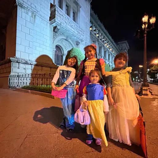 El Centro Histórico de Guatemala nuevamente reúne a decenas de guatemaltecos que disfrutan de Halloween. ,Foto Omar Solís