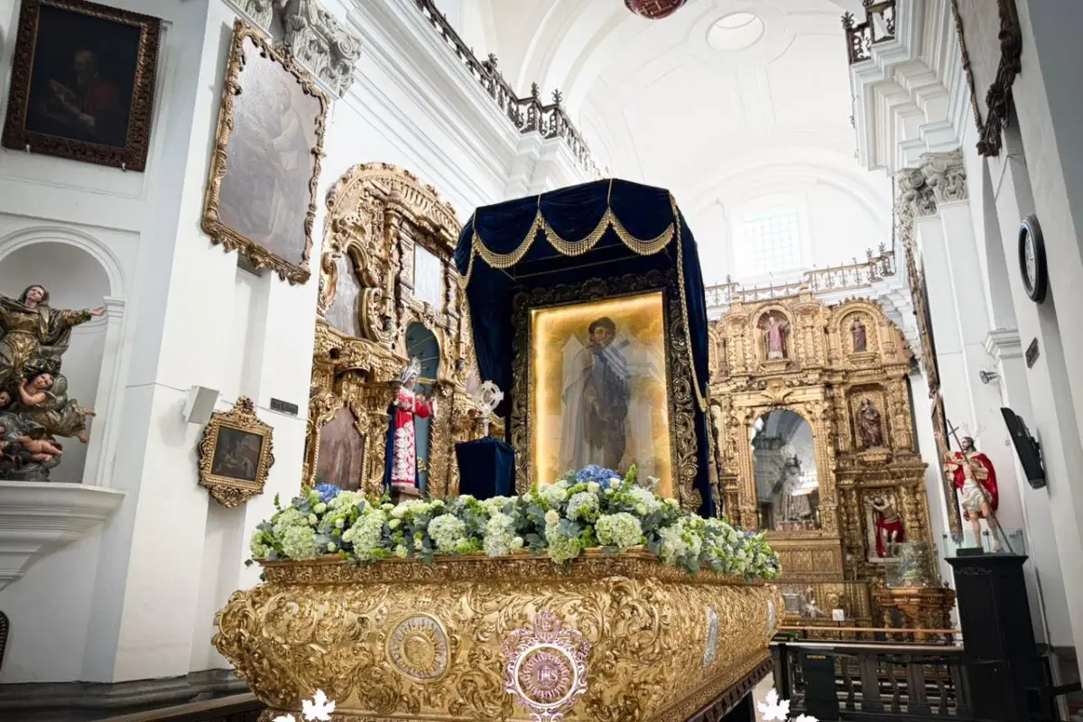 La consagrada imagen de San Judas Tadeo recorrerá la zona 1 en un anda rodeada de flores., Asociación de Devotos del Templo de la Merced