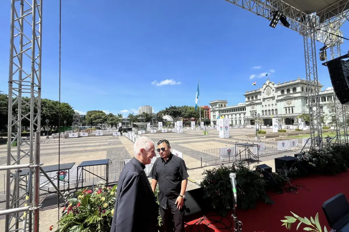 El Arzobispado de Guatemala compartió imágenes de la actividad multitudinaria en la Plaza de la Constitución., Arzobispado de Guatemala
