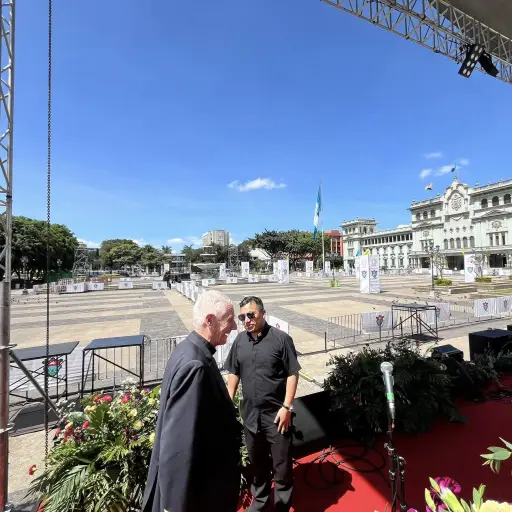 El Arzobispado de Guatemala compartió imágenes de la actividad multitudinaria en la Plaza de la Constitución. ,Arzobispado de Guatemala