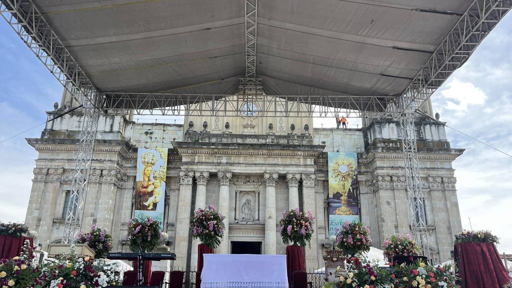 Esperan unas 25 mil personas en Plaza de la Constitución | Arzobispado de Guatemala