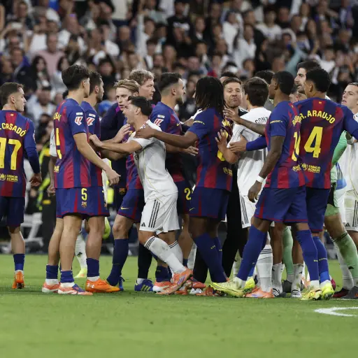 Al final del partido, jugadores del Real Madrid recriminaron a Lamine Yamal 