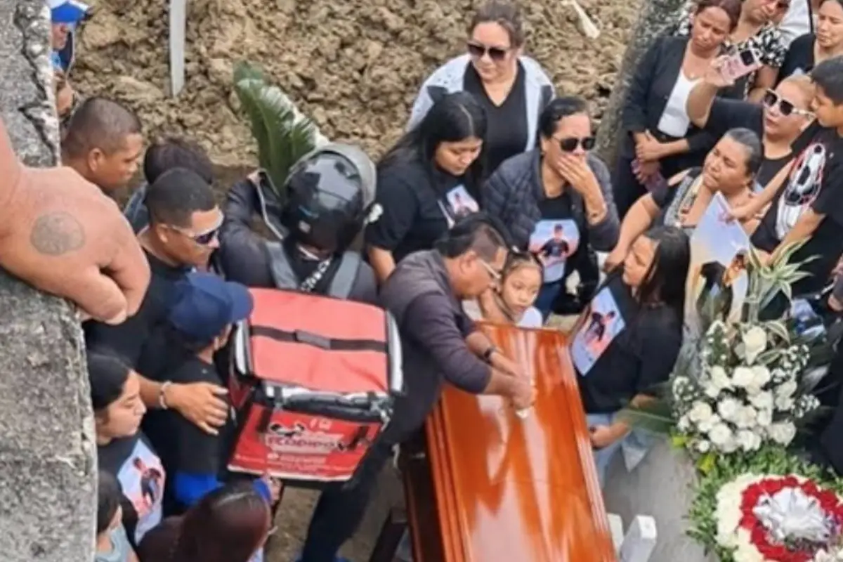 Un repartidor de flores protagonizó un accidente insólito., Captura de pantalla video TikTok.