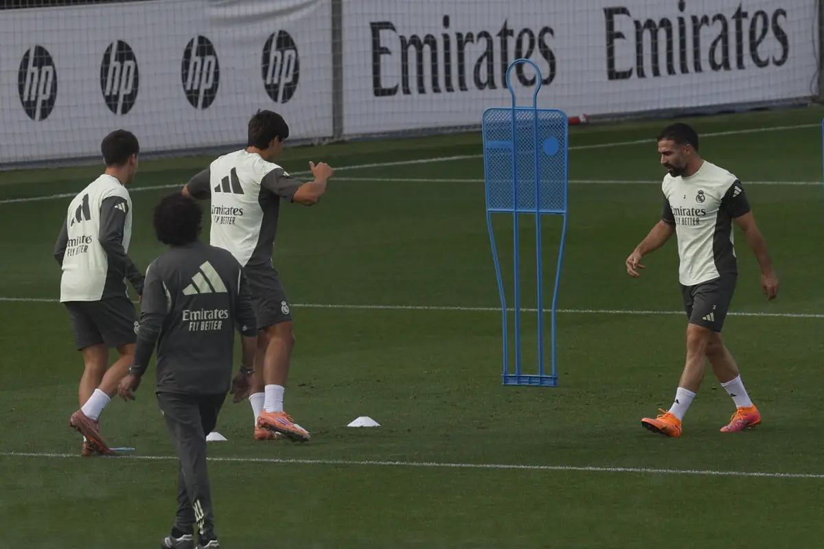 Dani Carvajal en el entreno del Real Madrid - EFE