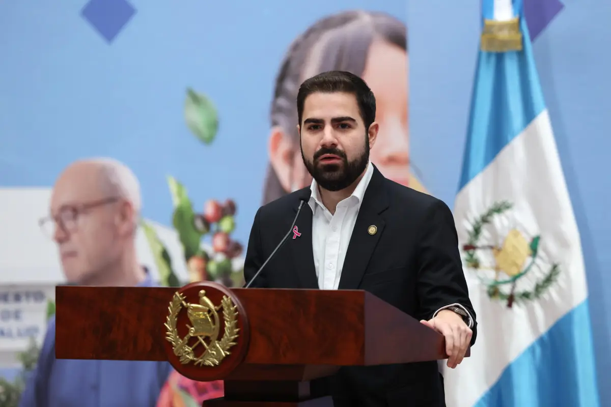 El secretario de Comunicación de la Presidencia de Guatemala, Santiago Palomo, habla durante una rueda de prensa este lunes, en Ciudad de Guatemala (Guatemala),  EFE/ Mariano Macz
