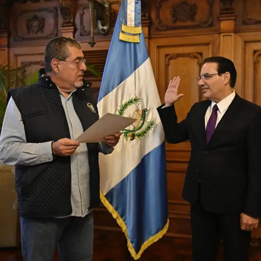 El presidente Bernardo Arévalo juramentó a Marco Antonio Villeda como ministro de Gobernación. ,Gobierno de Guatemala