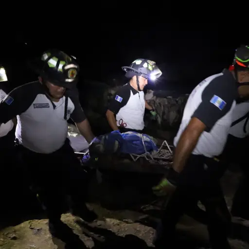 Bomberos localizaron los cuerpos de varias personas en bolsas plásticas. ,Foto Bomberos Voluntarios
