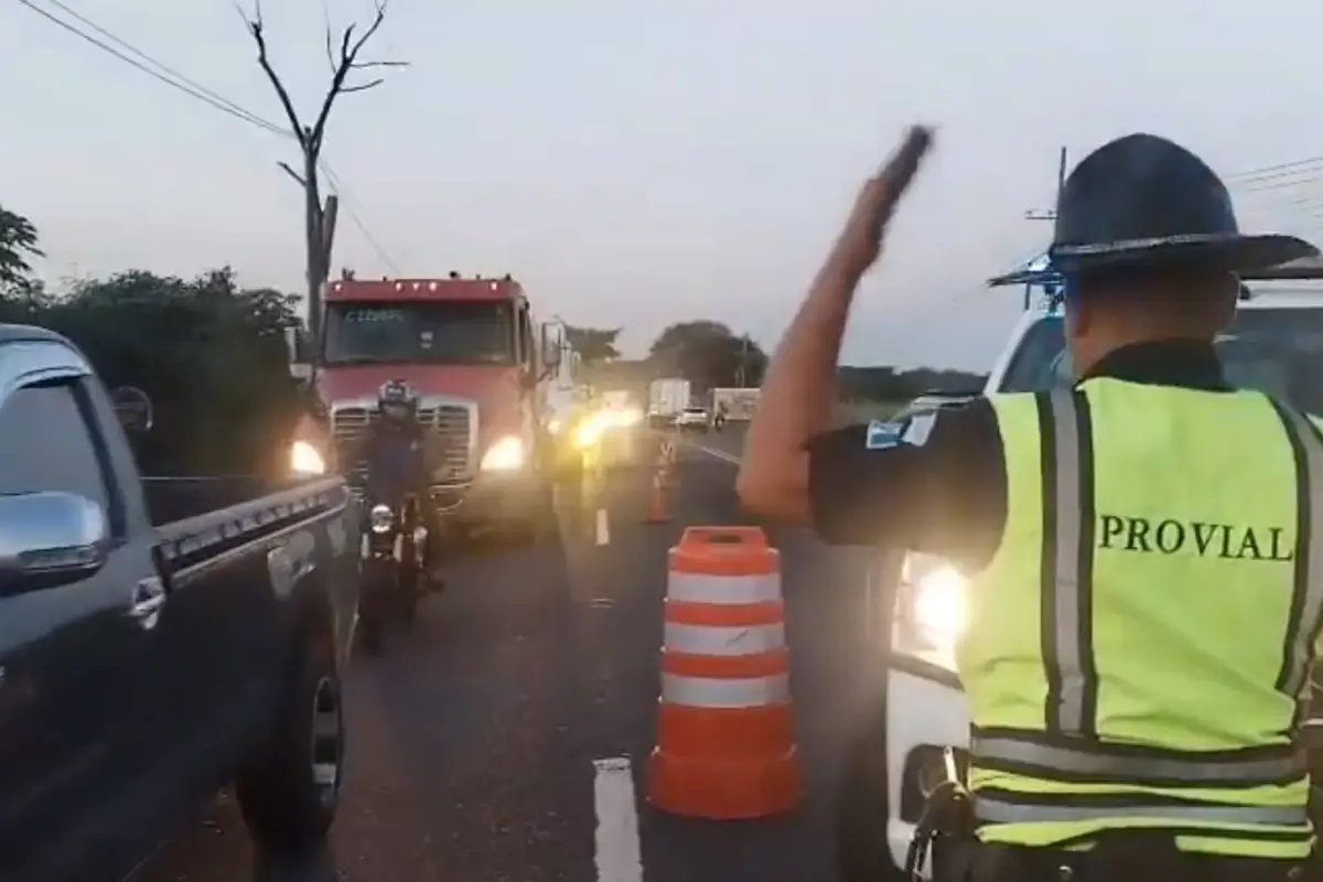 Autoridades de PROVIAL-CIV instalaron un reversible en la CA2 Occidente, kilómetro 63.8, por un accidente de tránsito., Captura de pantalla. 