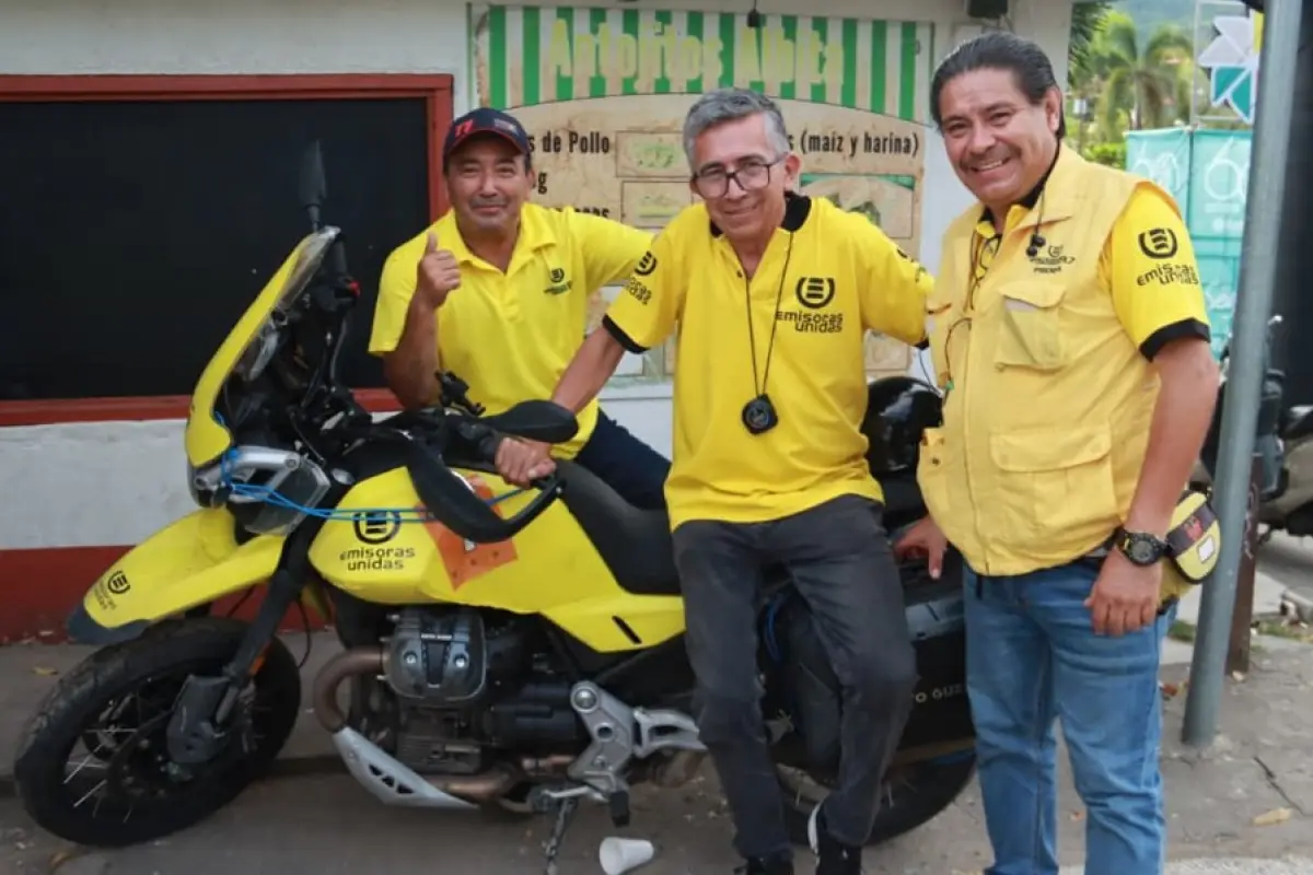 Kike Rodríguez, Marco Tulio Ipuerto y Fredy López en la unidad motorizada de la Vuelta a Guatemala 2025