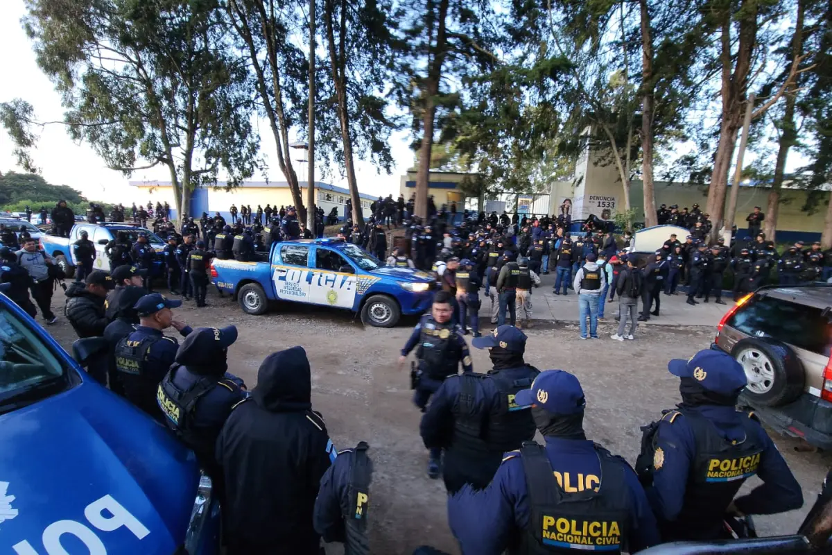 Un vasto operativo se desarrolla en el centro carcelario Fraijanes II por la fuga de 20 reos., PNC de Guatemala.