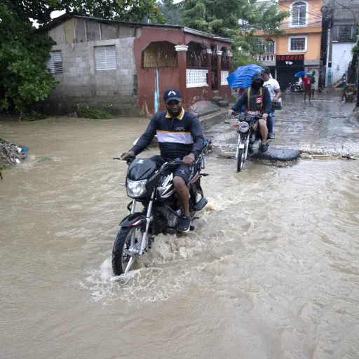 Fotografía de los estragos que causa la tormrenta tropical Melissa en el Caribe , EFE/Orlando Barría