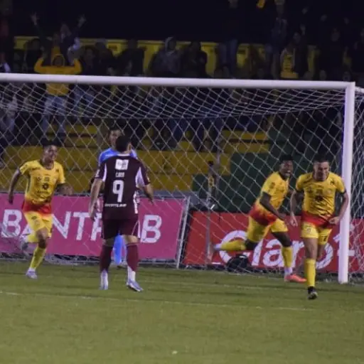 Marquense derrotó a Comunicaciones en el estadio Marquesa de la Ensenada 