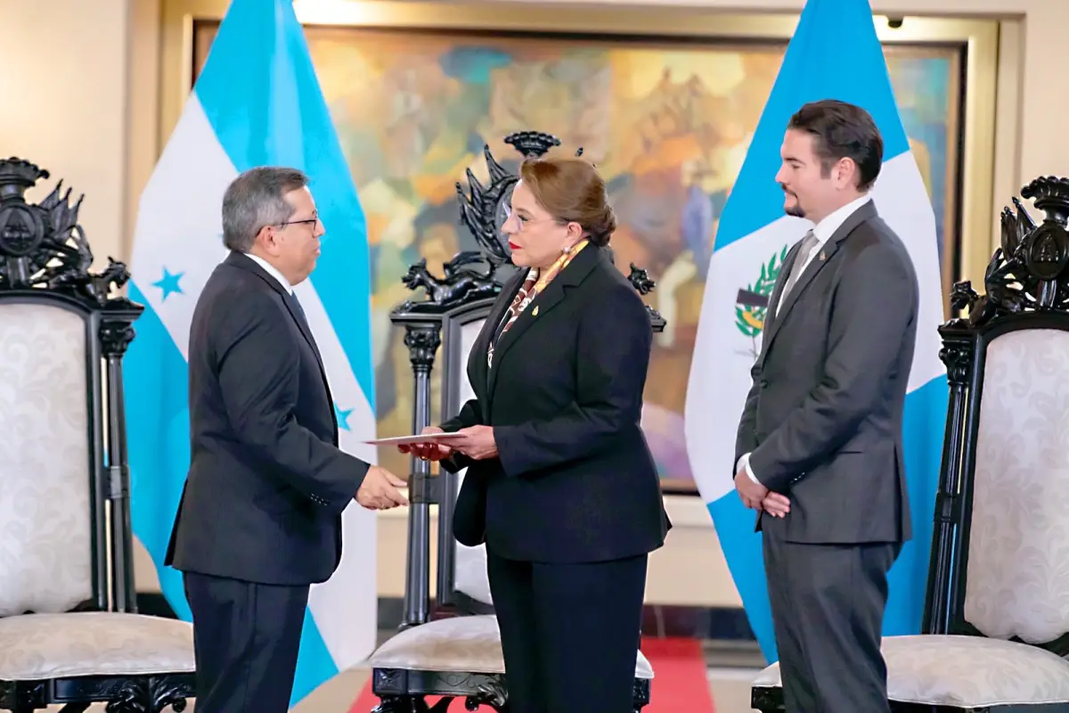 El embajador de Guatemala en Honduras, Marco Livio Díaz, presentó sus cartas credenciales., Secretaría de Prensa de Honduras