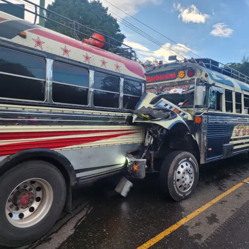 Los buses extraurbanos colisionaron en el Km. 50, en Santa Rosa. ,Bomberos Voluntarios