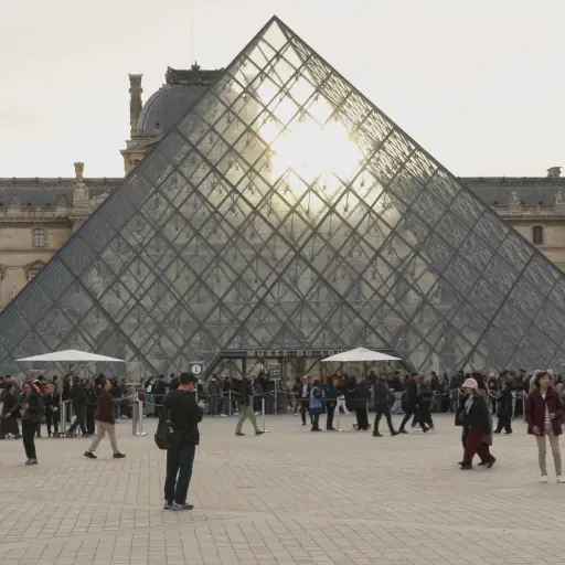 Histórico robo en el Louvre ,EFE