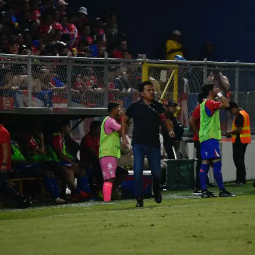 Amarini Villatoro, técnico de Xelajú MC - Willber Colloy