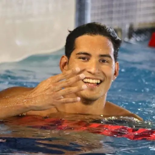 Érick Gordillo destaca en la natación de Juegos Centroamericanos 2025