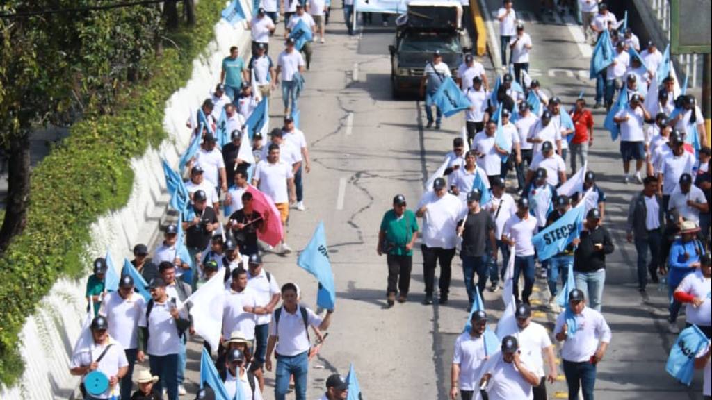 Trabajadores, estudiantes y universitarios nutren las filas de la marcha que este 20 de octubre de 2025 conmemora la Revolución de 1944  | Álex Meoño