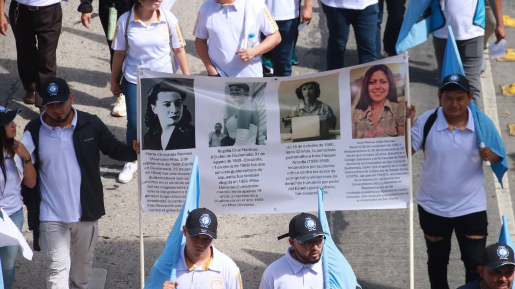 Trabajadores, estudiantes y universitarios nutren las filas de la marcha que este 20 de octubre de 2025 conmemora la Revolución de 1944  | Álex Meoño
