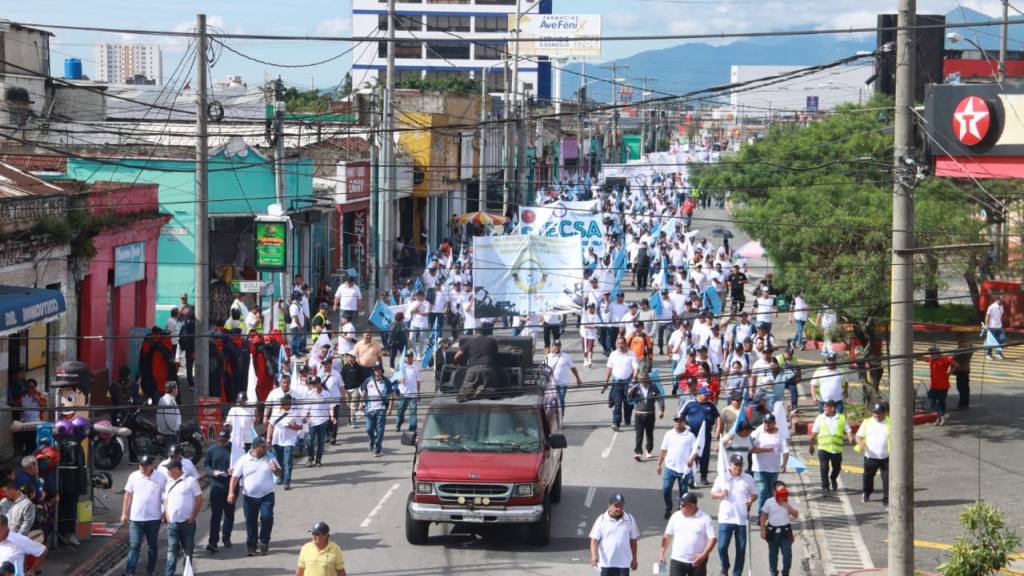 Así avanza la marcha conmemorativa de la Revolución de 1944 | Álex Meoño