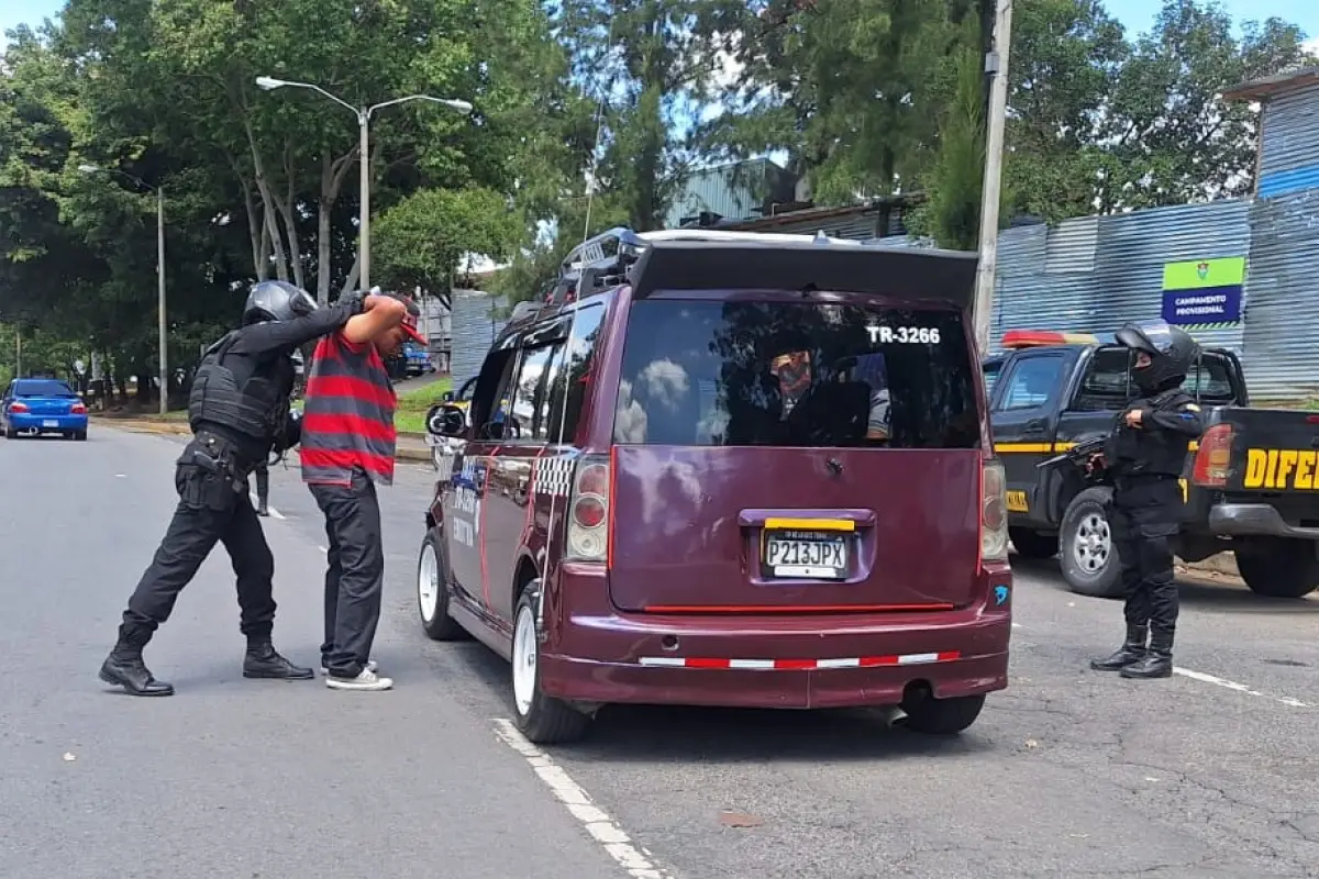 Las fuerzas de seguridad realizan los operativos con el fin de prevenir actos delictivos., PNC de Guatemala.