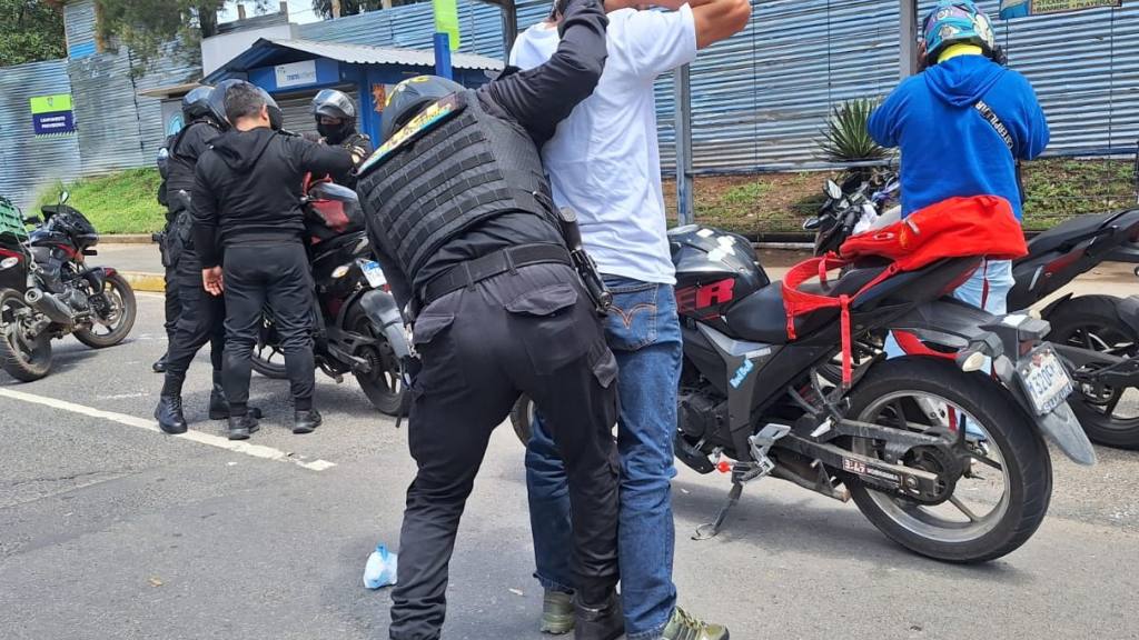 Accionan en contra de taxis pirata en la zona 8 capitalina | PNC de Guatemala