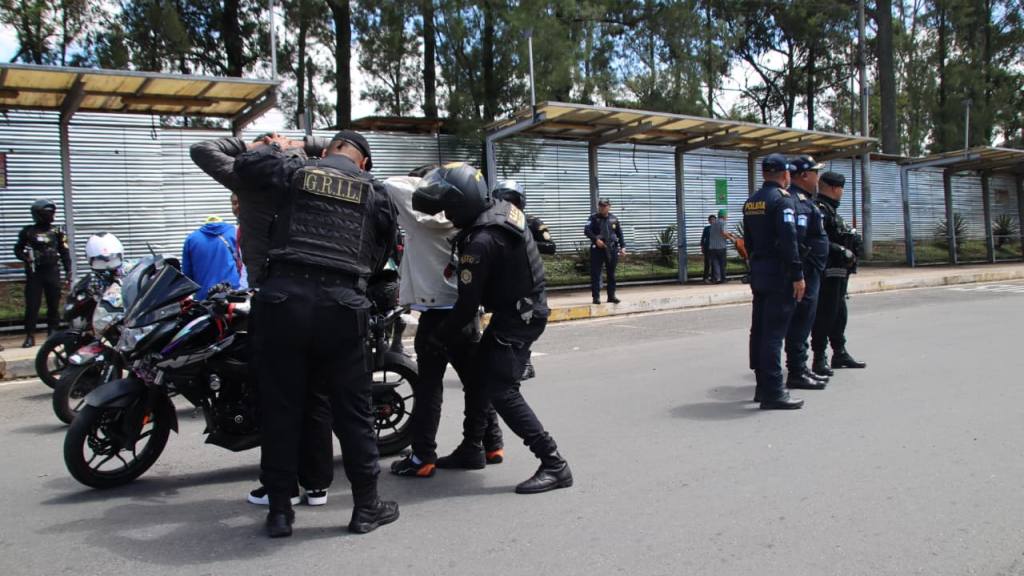 Accionan en contra de taxis pirata en la zona 8 capitalina | PNC de Guatemala