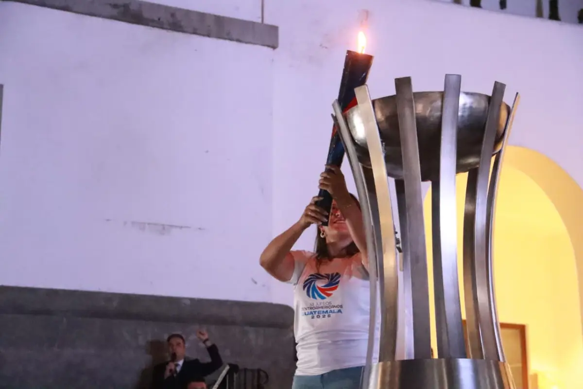 Adriana Ruano encendió el fuego de los Juegos Centroamericanos 2025