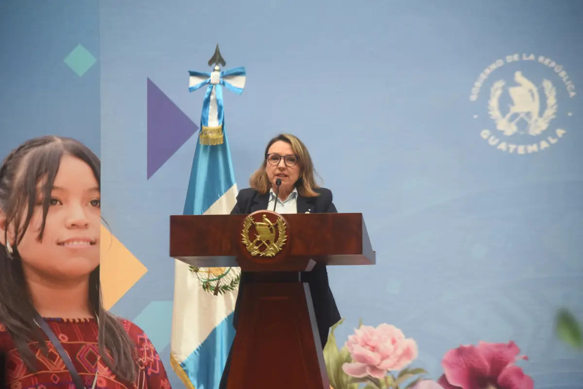La ministra de Ambiente, Patricia Orantes, durante la conferencia "La Ronda", el 21 de octubre de 2025., Omar Solís/Emisoras Unidas