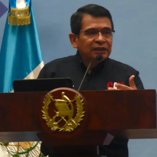 Ministro Miguel Ángel Díaz durante la conferencia de prensa 