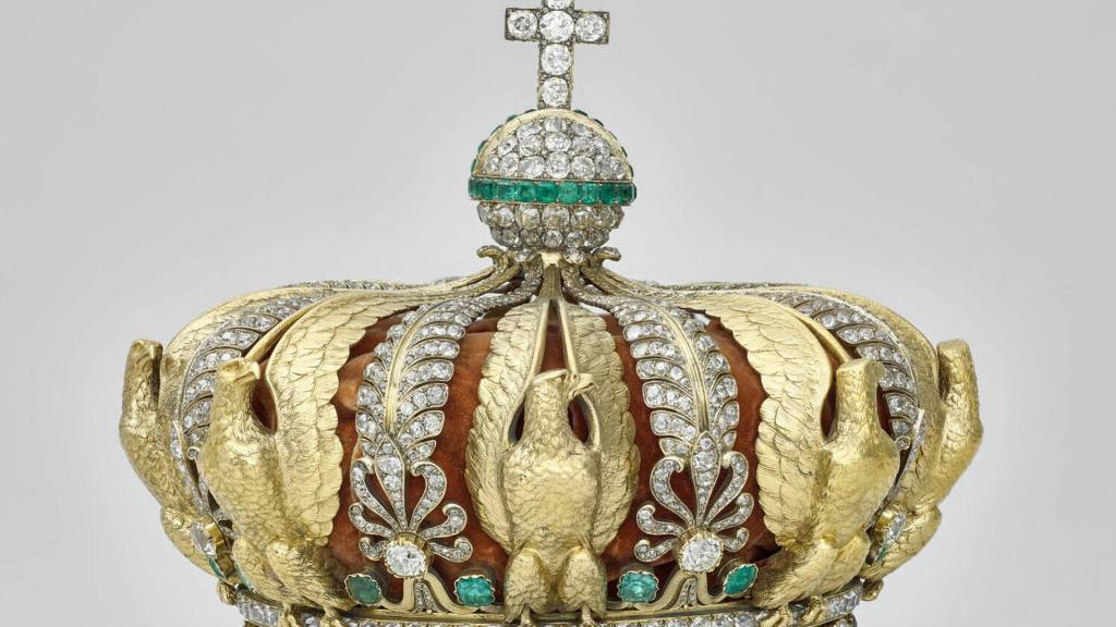 Corona de la emperatriz Eugenia de Montijo, la esposa española del emperador Napoleón III (1852-1870) |  EFE/ Département Des Objets D'art Du Musée Du Louvre