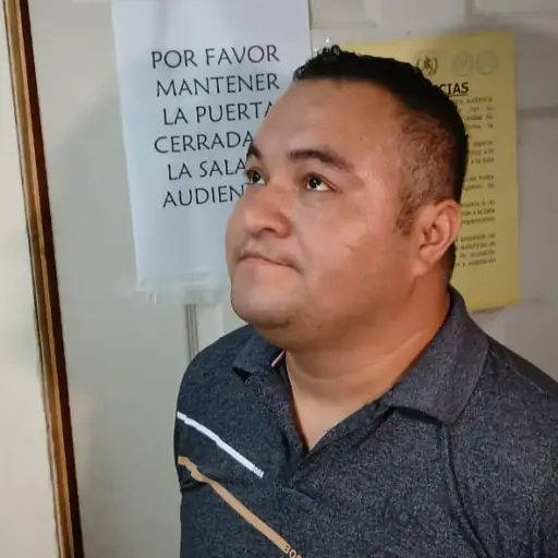 El exsubdirector de la cárcel Fraijanes II, Víctor Alveño, en Tribunales el martes 28 de octubre. ,Ángel Oliva/EU