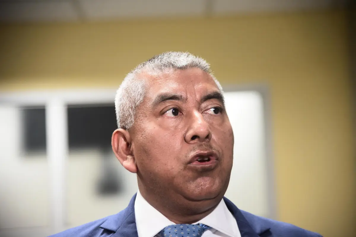 El jefe de la FECI, Rafael Curruchiche, en Tribunales tras acudir a una audiencia del caso Unops el martes, 28 de octubre de 2025., Omar Solís/Emisoras Unidas