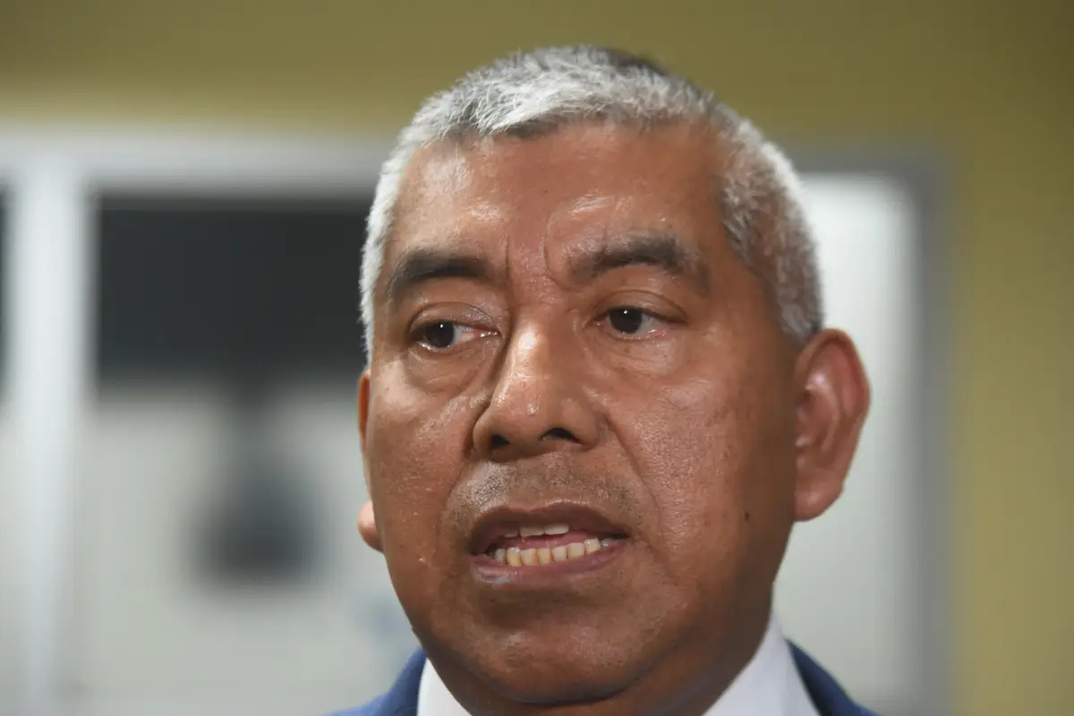 El jefe de la FECI, Rafael Curruchiche, en Tribunales tras acudir a una audiencia del caso Unops el martes, 28 de octubre de 2025., Omar Solís/Emisoras Unidas