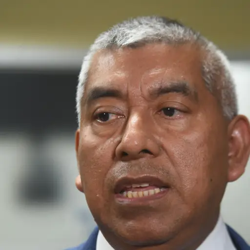 El jefe de la FECI, Rafael Curruchiche, en Tribunales tras acudir a una audiencia del caso Unops el martes, 28 de octubre de 2025. ,Omar Solís/Emisoras Unidas