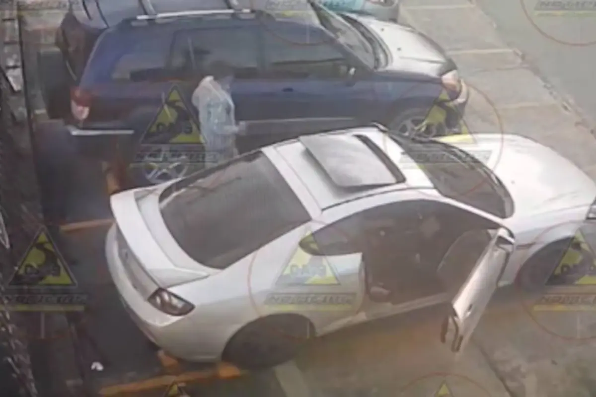 Cámaras captan robo a camioneta. , Captura de pantalla video Facebook.