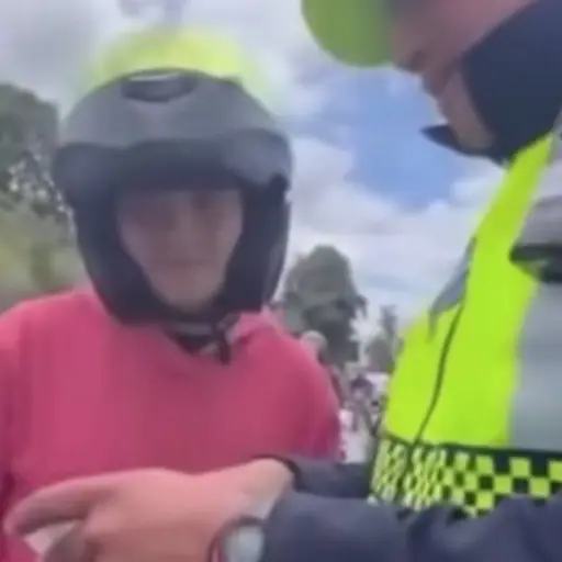 Polémica por video que involucra a la PMT de Villa Nueva. ,Captura de pantalla video Facebook.