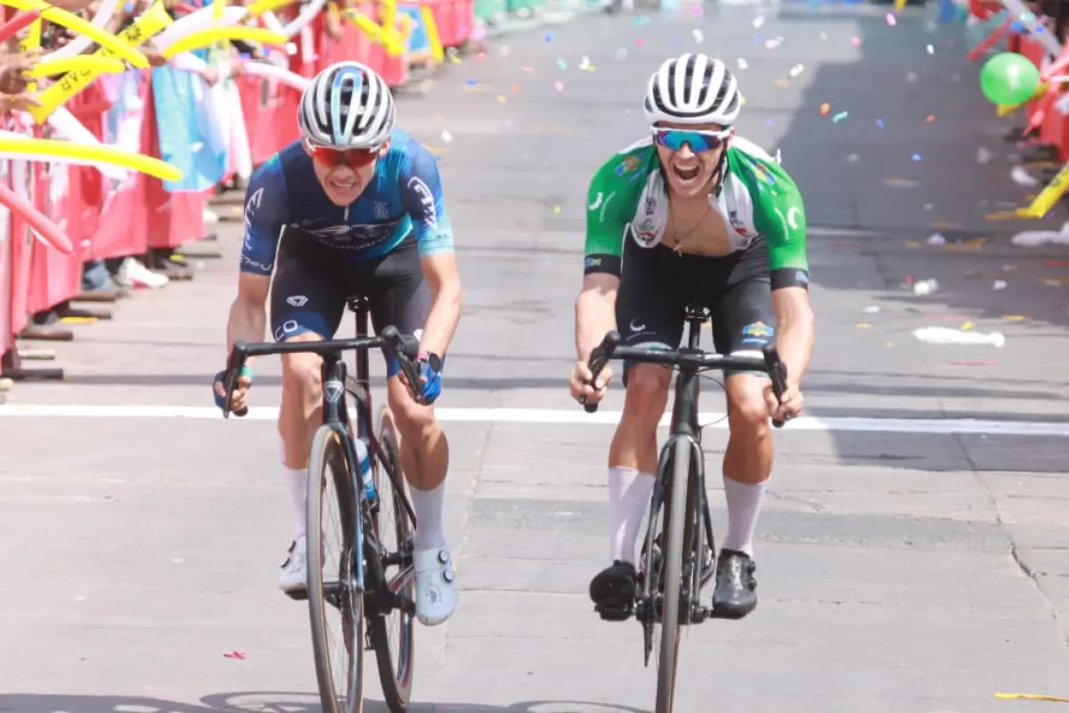 El colombiano Yeison Reyes, del Orgullo Paisa, ganó la sexta etapa de la Vuelta a Guatemala en un cierre de photo finish - Alex Meoño