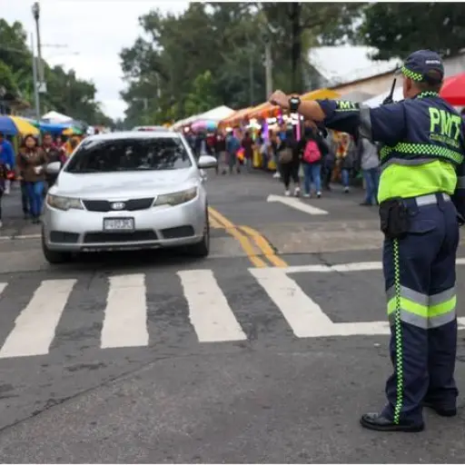 Aproximadamente 700 agentes de la PMT capitalina participarán en el operativo por el Día de los Santos. ,Municipalidad de Guatemala