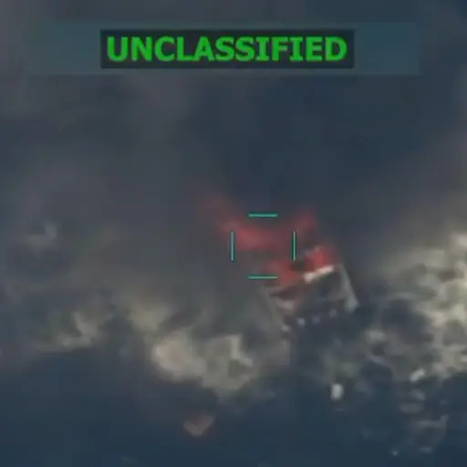 Captura de pantalla de un video publicado en la cuenta oficial de la red social X @SecWar del secretario del Departamento de Defensa estadounidense, Pete Hegseth, que muestra un ataque contra una embarcación en aguas del océano Pacífico , EFE/ @secwar